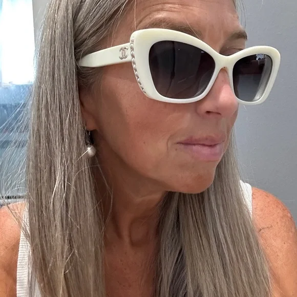 CHANEL white Cat Eye/Pearl Sunglasses - Picture 6 of 7